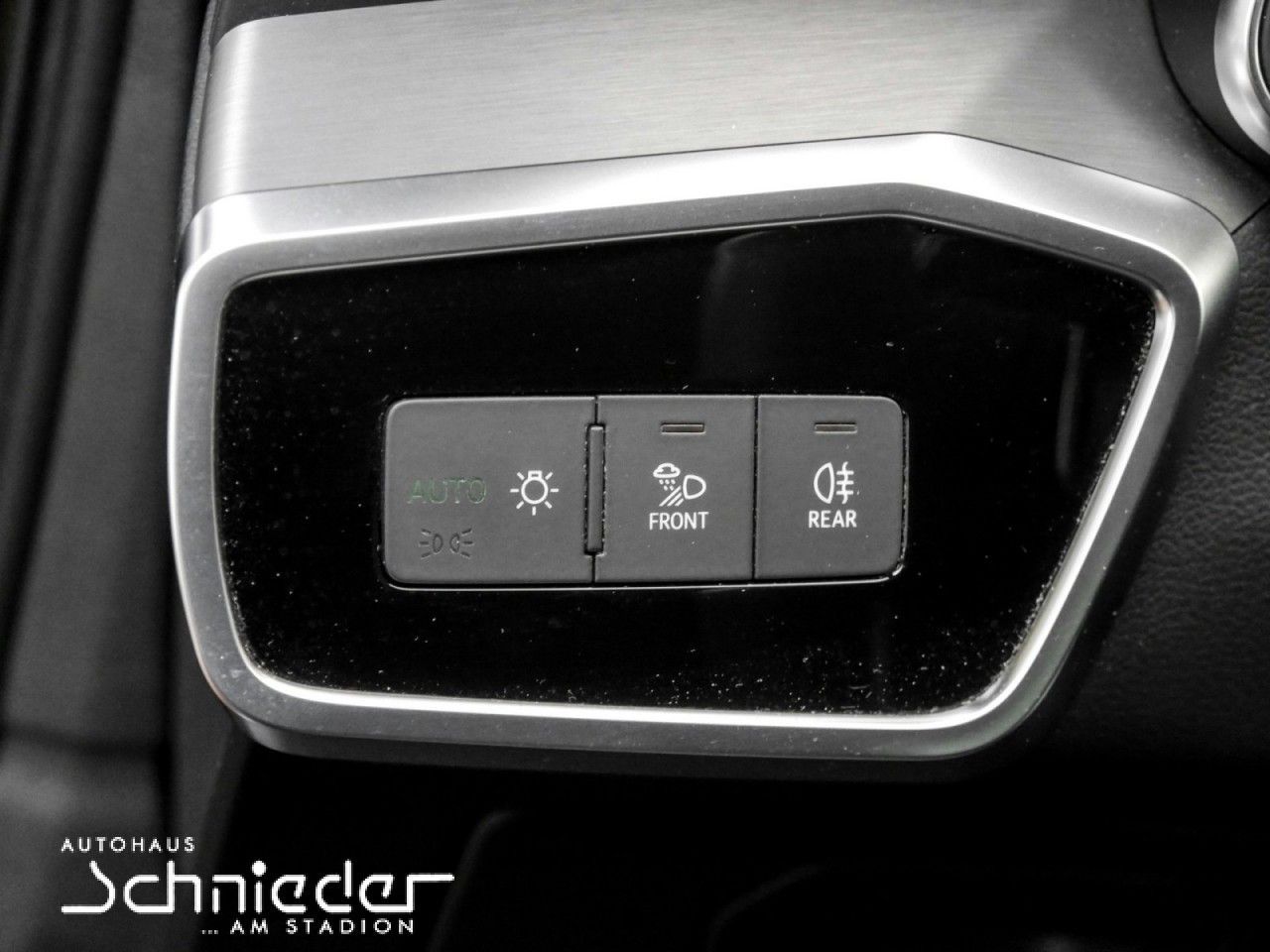 Fahrzeugabbildung Audi A6 Avant 40 TDI SLINE LED,CARPLAY,KAMERA,GRA