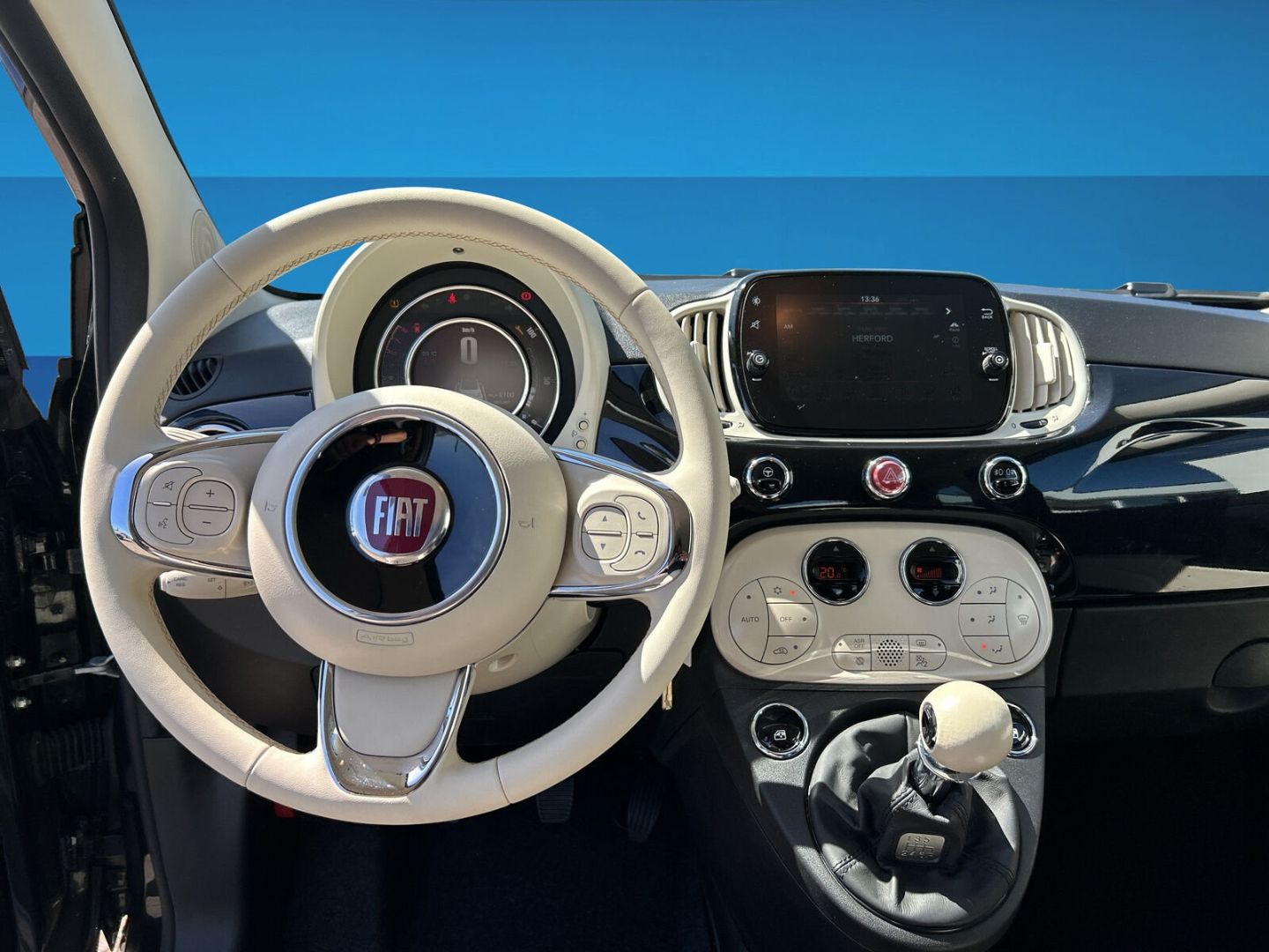 Fahrzeug 12 Fahrzeugabbildung Fiat 500 EU6d 1.0 Mild Hybrid Dolcevita Navi Soundsys - mit KI generiert/bearbeitet