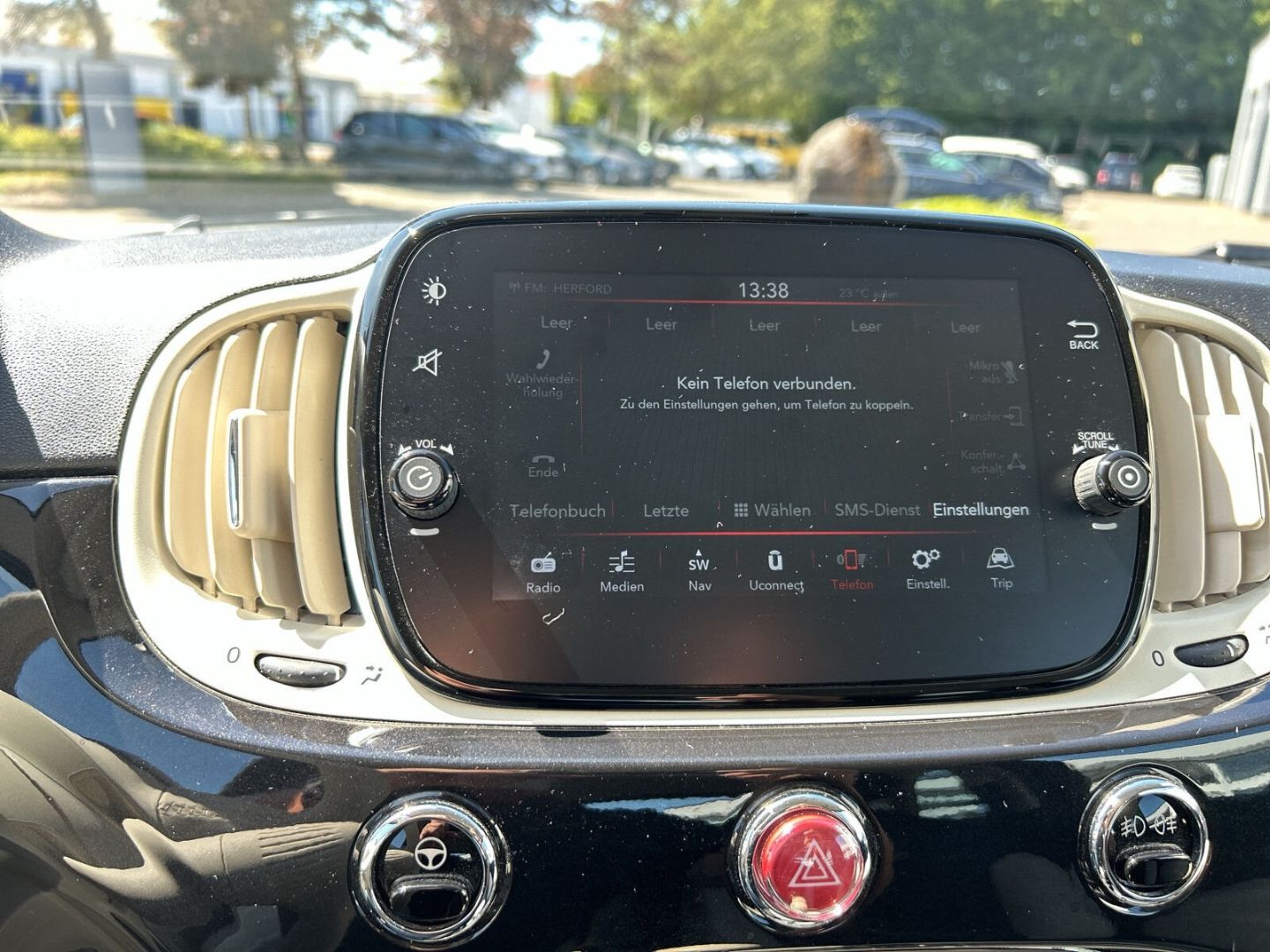 Fahrzeug 14 Fahrzeugabbildung Fiat 500 EU6d 1.0 Mild Hybrid Dolcevita Navi Soundsys - mit KI generiert/bearbeitet