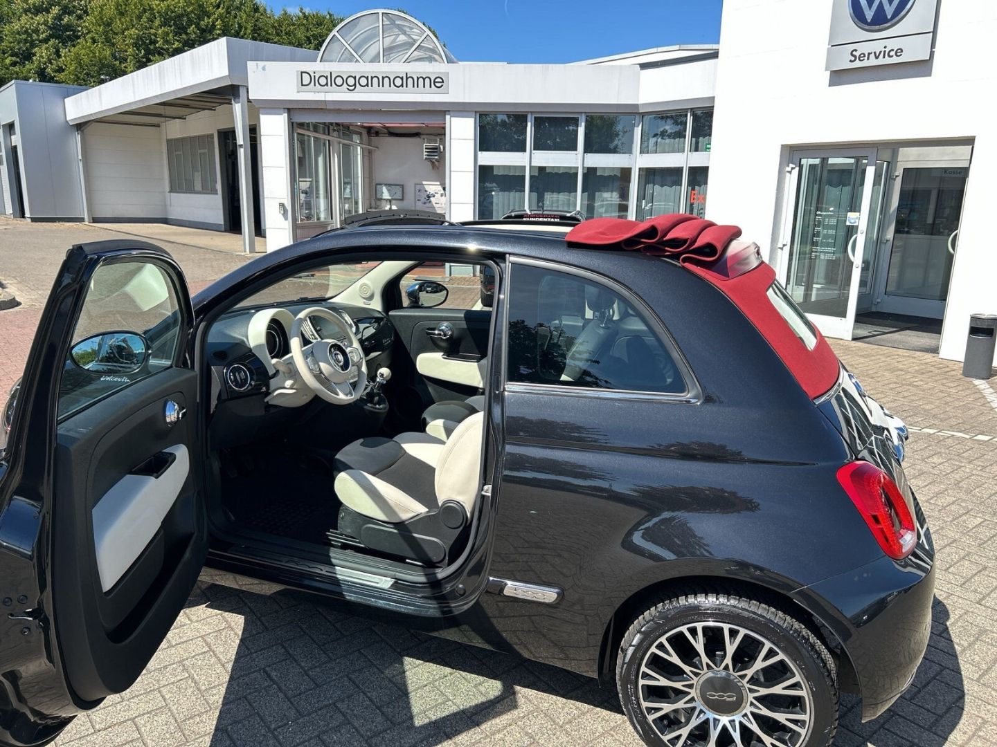 Fahrzeug 17 Fahrzeugabbildung Fiat 500 EU6d 1.0 Mild Hybrid Dolcevita Navi Soundsys - mit KI generiert/bearbeitet