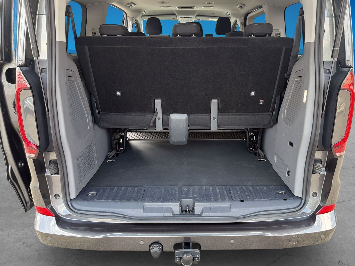 Fahrzeugabbildung Volkswagen T7 Caravelle 110 kW KR 2.0 TDI Life 9- Sitzer Na - mit KI generiert/bearbeitet