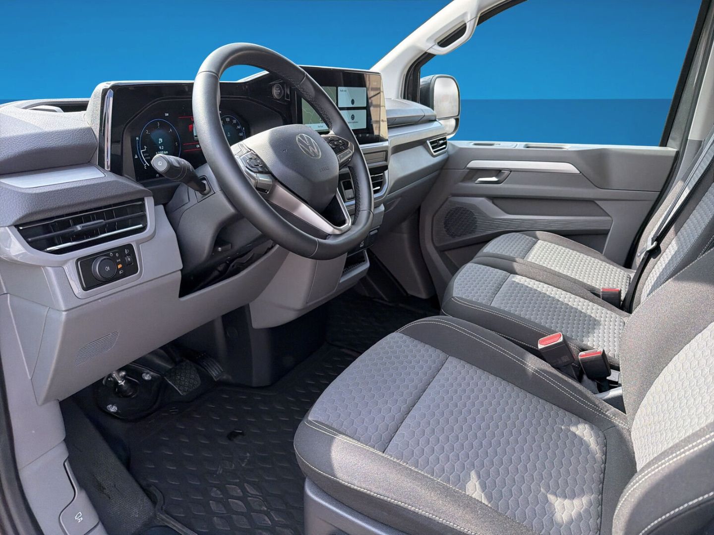 Fahrzeugabbildung Volkswagen T7 Caravelle 110 kW KR 2.0 TDI Life 9- Sitzer Na - mit KI generiert/bearbeitet