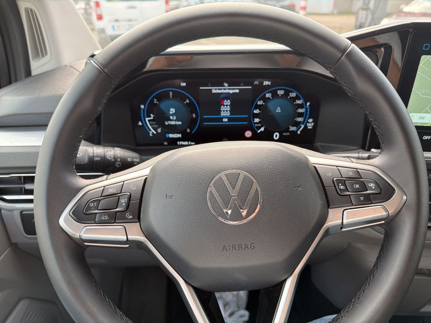 Fahrzeugabbildung Volkswagen T7 Caravelle 110 kW KR 2.0 TDI Life 9- Sitzer Na - mit KI generiert/bearbeitet