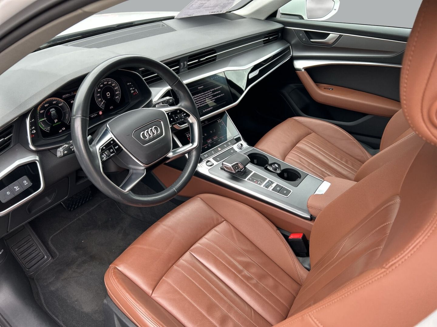 Fahrzeug 13 Fahrzeugabbildung Audi A6 Avant 50 TFSI e quattro S tronic LED Sportsit - mit KI generiert/bearbeitet