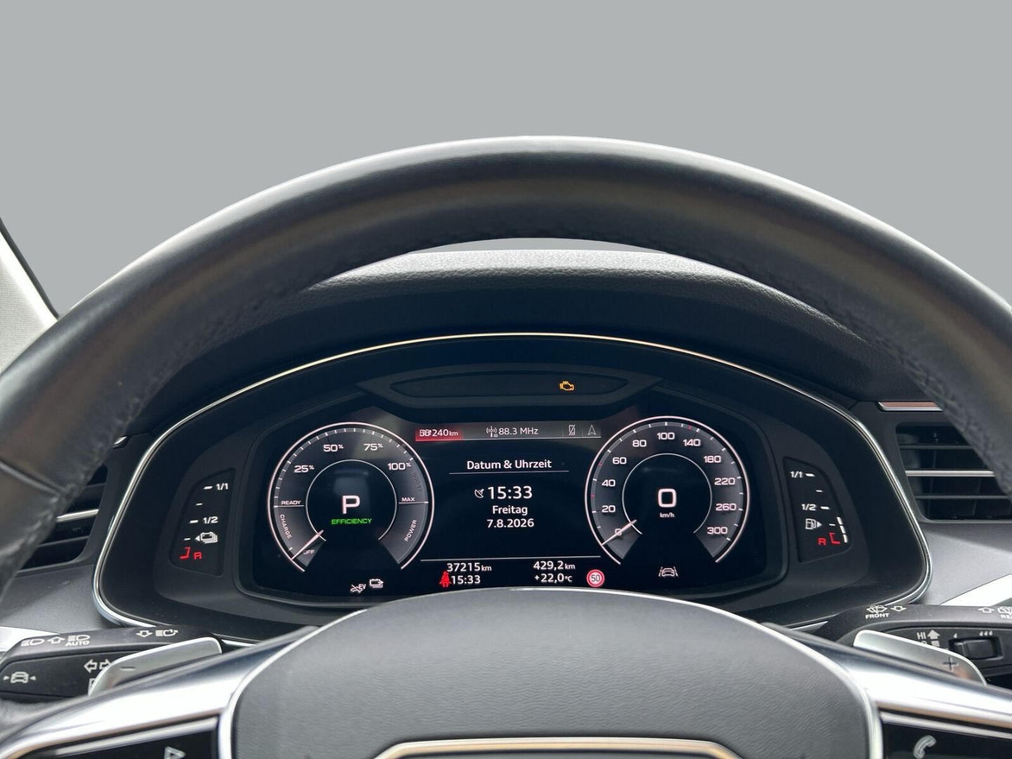 Fahrzeug 16 Fahrzeugabbildung Audi A6 Avant 50 TFSI e quattro S tronic LED Sportsit - mit KI generiert/bearbeitet