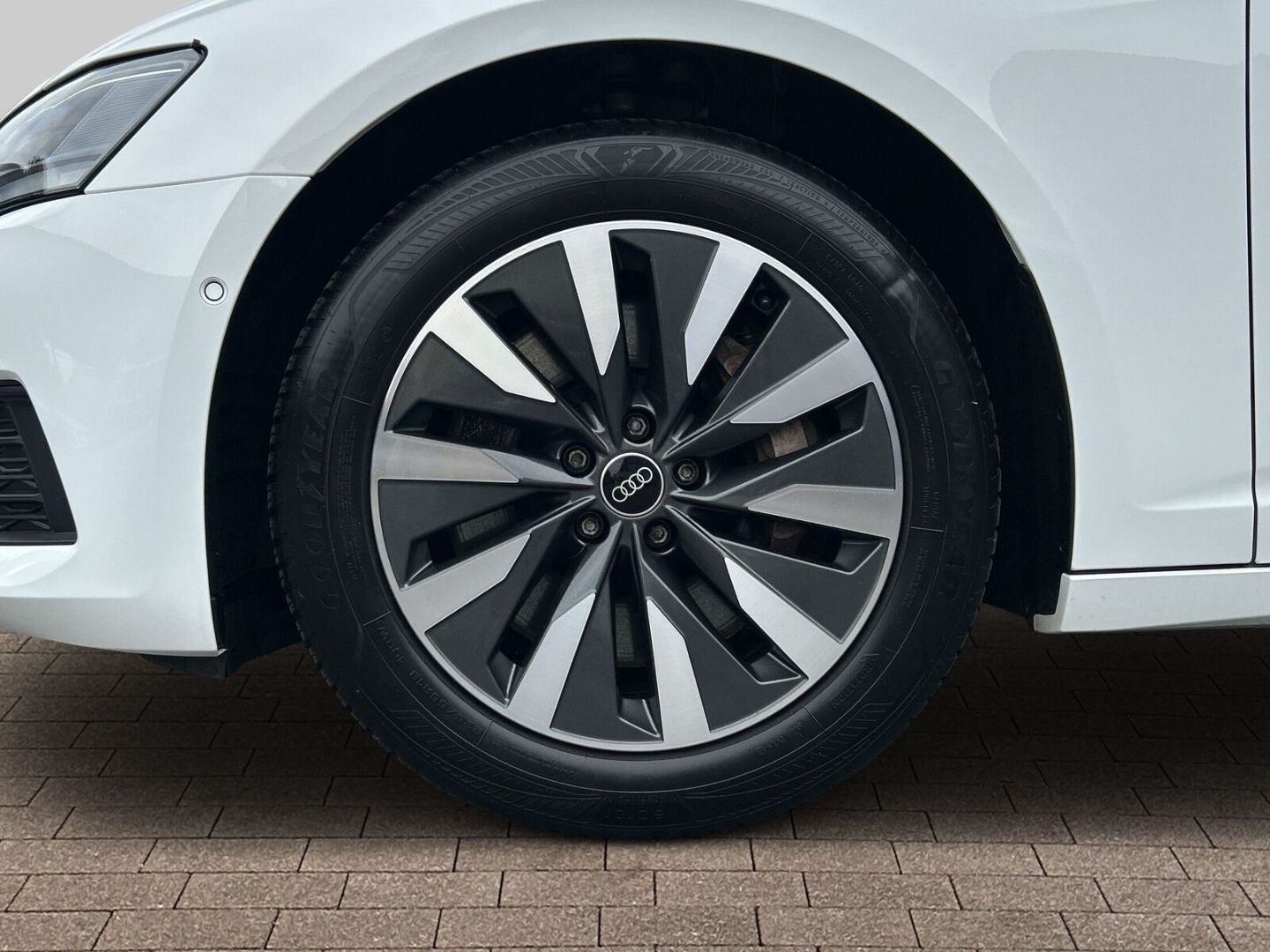 Fahrzeug 21 Fahrzeugabbildung Audi A6 Avant 50 TFSI e quattro S tronic LED Sportsit - mit KI generiert/bearbeitet