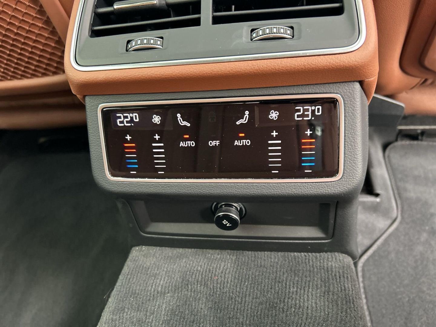 Fahrzeug 24 Fahrzeugabbildung Audi A6 Avant 50 TFSI e quattro S tronic LED Sportsit - mit KI generiert/bearbeitet