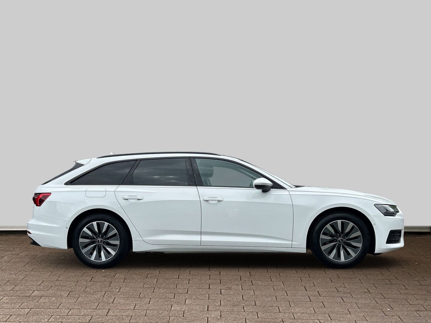 Fahrzeug 8 Fahrzeugabbildung Audi A6 Avant 50 TFSI e quattro S tronic LED Sportsit - mit KI generiert/bearbeitet