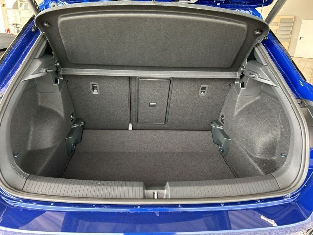Fahrzeugabbildung Volkswagen T-Roc R-Line 1.5l TSI MATRIX REAR VIEW NAVI LED