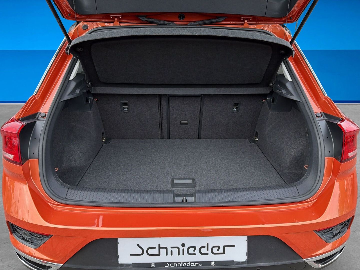 Fahrzeugabbildung Volkswagen T-Roc 1.5 TSI ACT Style Navi Climatronic  LED - mit KI generiert/bearbeitet
