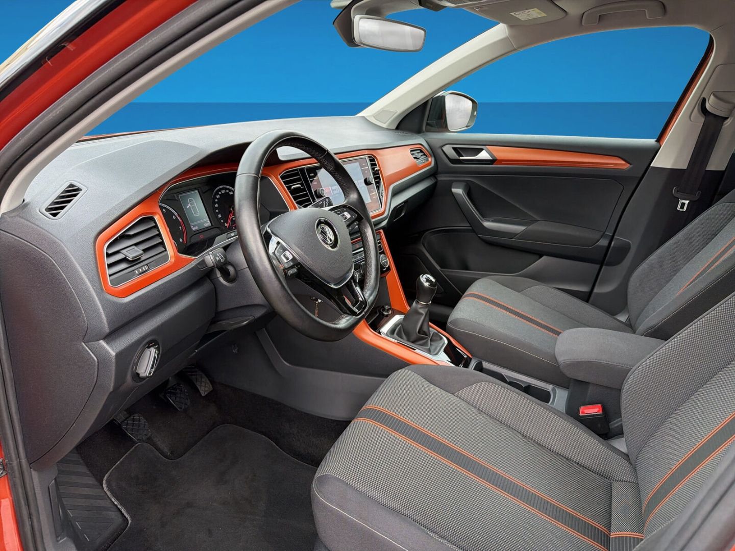 Fahrzeugabbildung Volkswagen T-Roc 1.5 TSI ACT Style Navi Climatronic  LED - mit KI generiert/bearbeitet