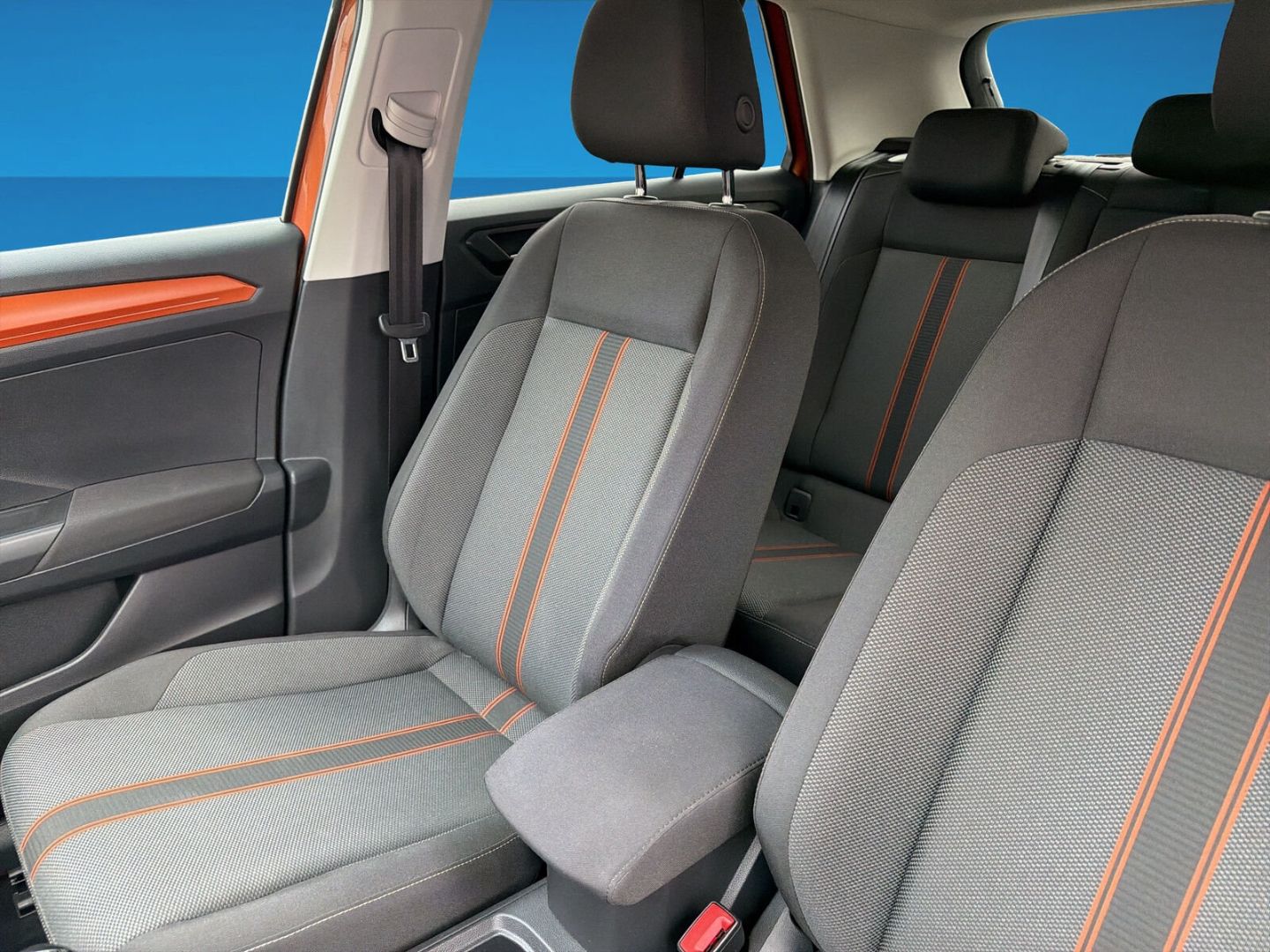 Fahrzeugabbildung Volkswagen T-Roc 1.5 TSI ACT Style Navi Climatronic  LED - mit KI generiert/bearbeitet