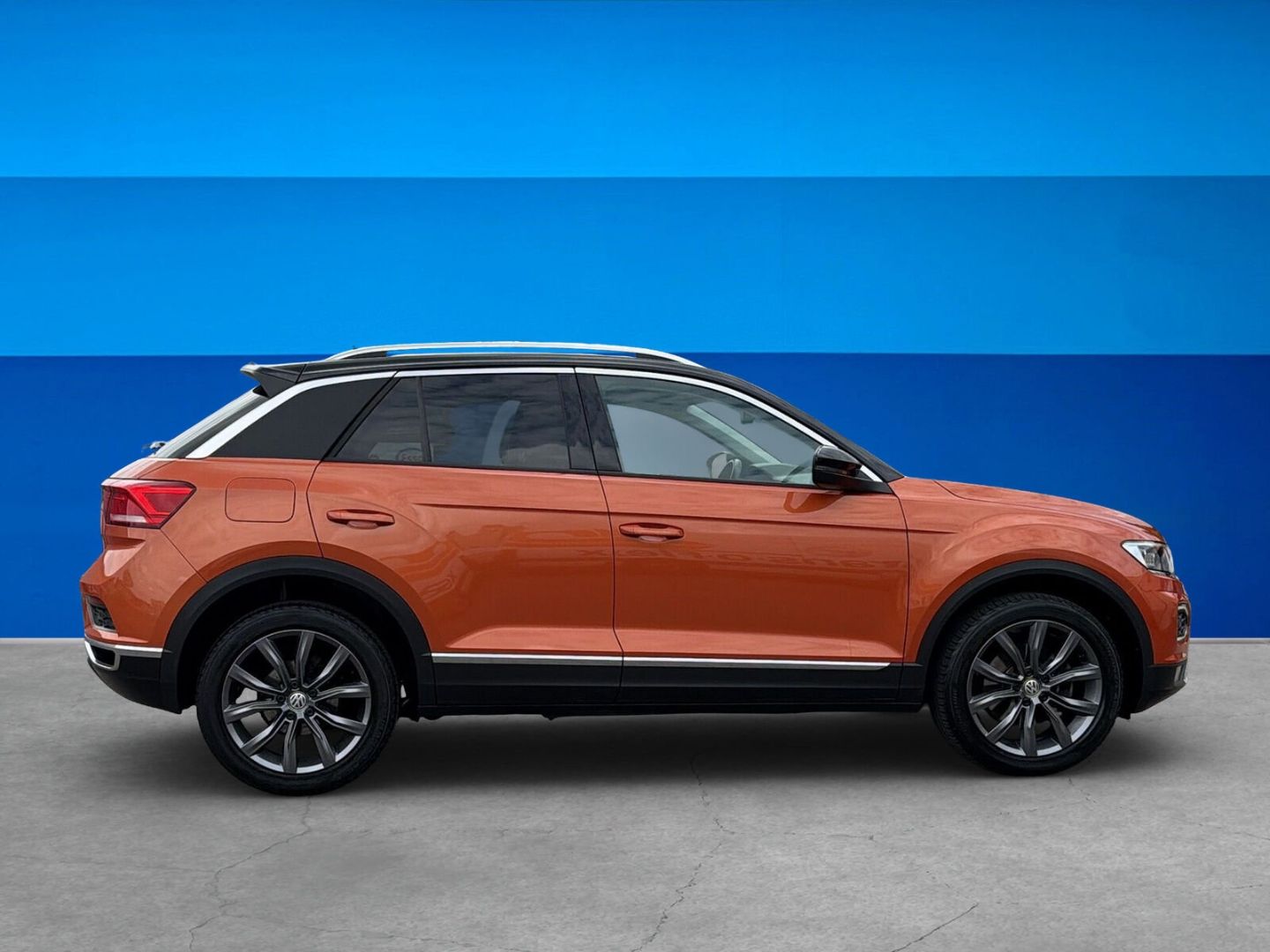 Fahrzeugabbildung Volkswagen T-Roc 1.5 TSI ACT Style Navi Climatronic  LED - mit KI generiert/bearbeitet