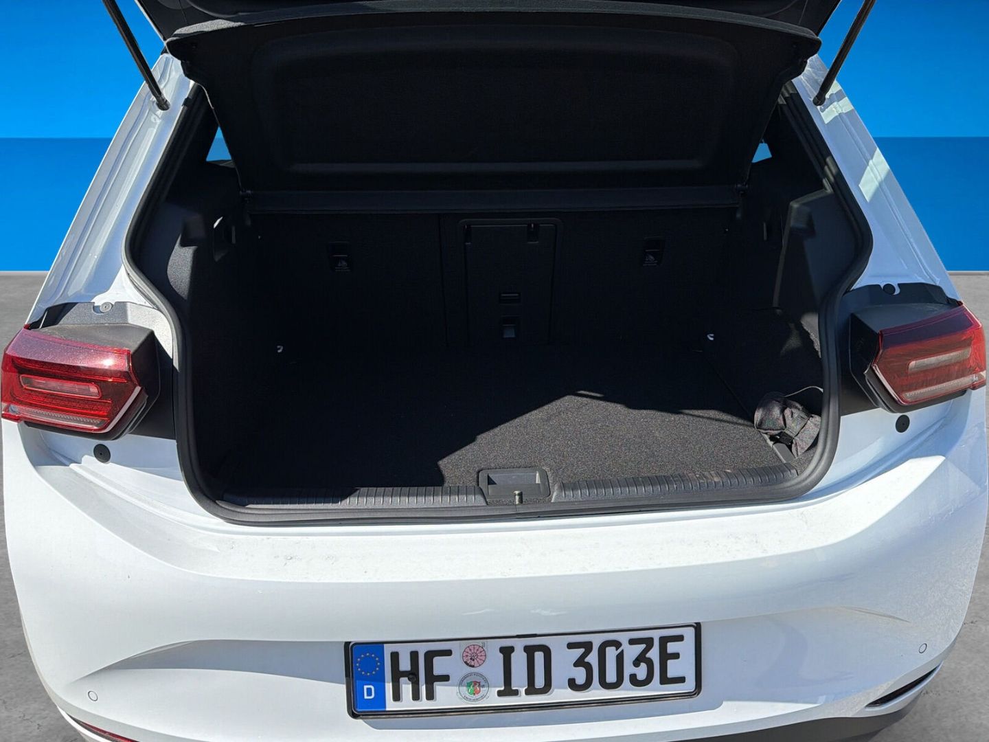 Fahrzeug 9 Fahrzeugabbildung Volkswagen ID.3 Neo Style 170 kW - mit KI generiert/bearbeitet