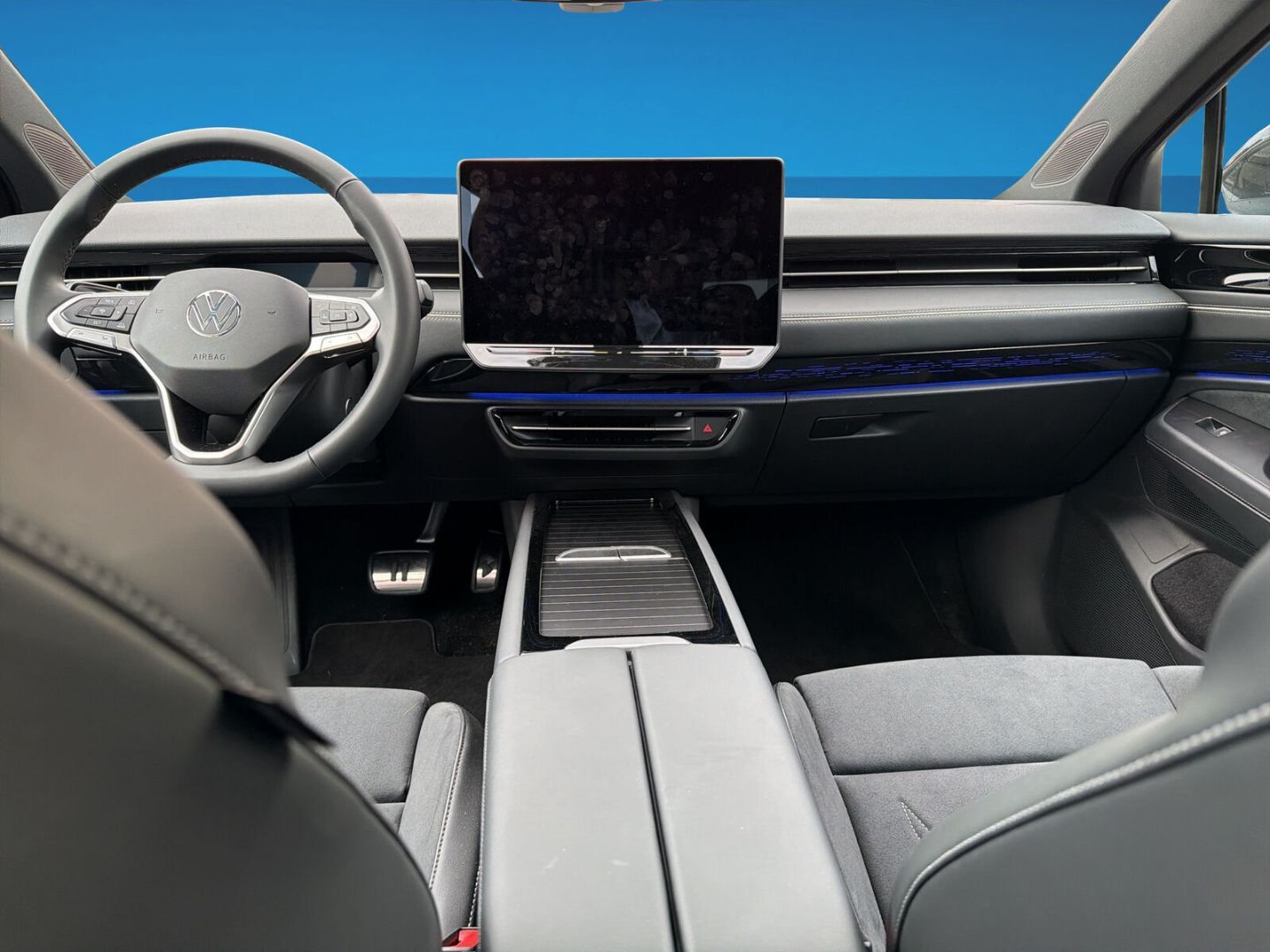 Fahrzeug 12 Fahrzeugabbildung Volkswagen ID.7 210 kW Tourer Pro S (86kW) Exterieurpaket A - mit KI generiert/bearbeitet