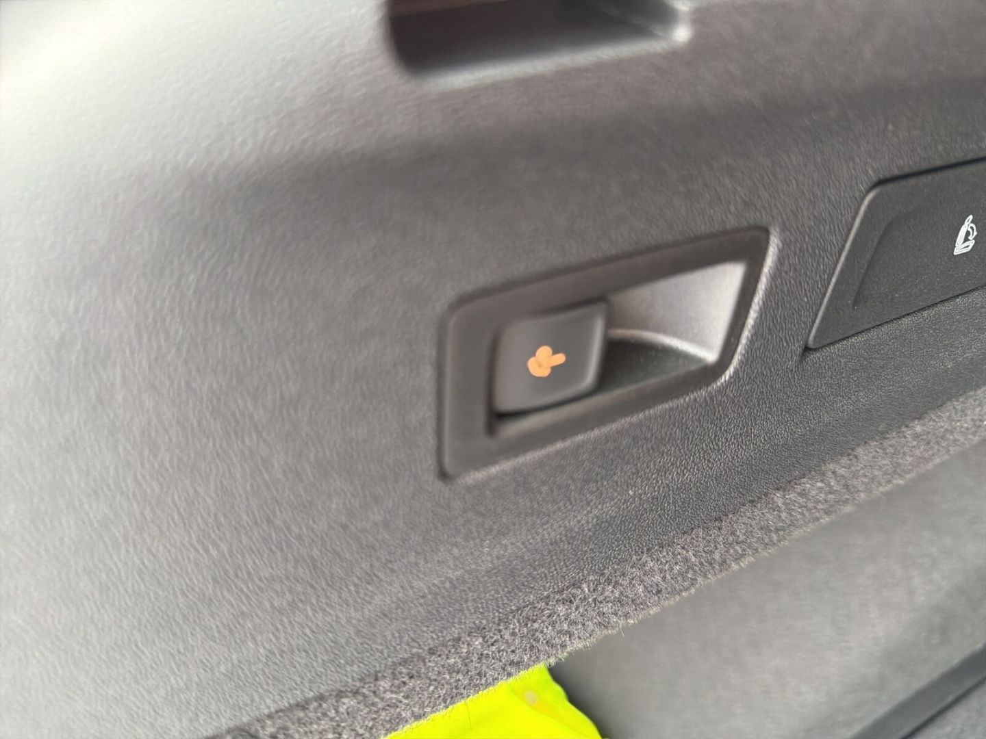 Fahrzeug 14 Fahrzeugabbildung Volkswagen ID.7 210 kW Tourer Pro S (86kW) Exterieurpaket A - mit KI generiert/bearbeitet