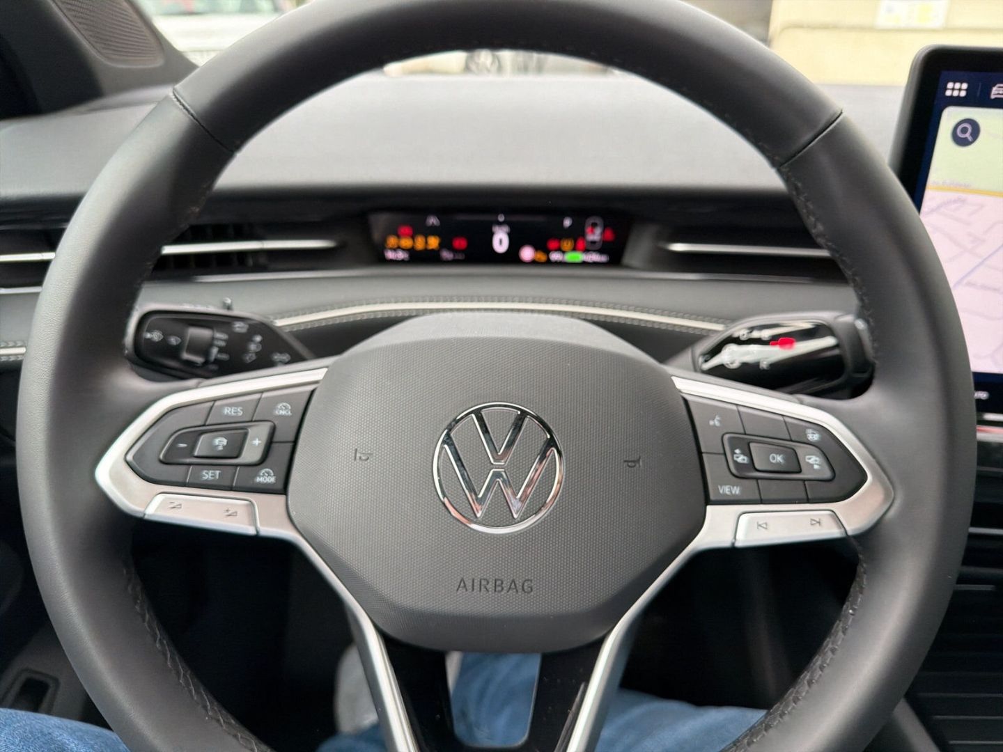 Fahrzeug 16 Fahrzeugabbildung Volkswagen ID.7 210 kW Tourer Pro S (86kW) Exterieurpaket A - mit KI generiert/bearbeitet