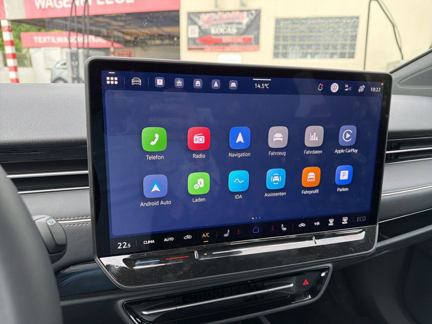 Fahrzeug 18 Fahrzeugabbildung Volkswagen ID.7 210 kW Tourer Pro S (86kW) Exterieurpaket A - mit KI generiert/bearbeitet