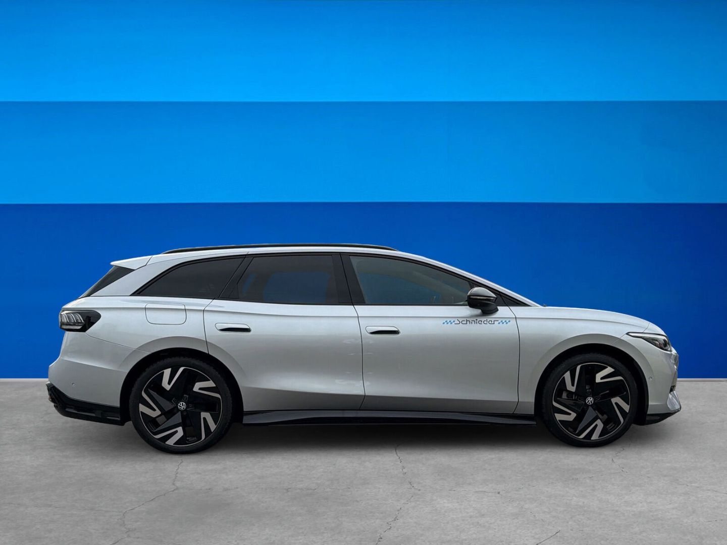 Fahrzeug 4 Fahrzeugabbildung Volkswagen ID.7 210 kW Tourer Pro S (86kW) Exterieurpaket A - mit KI generiert/bearbeitet