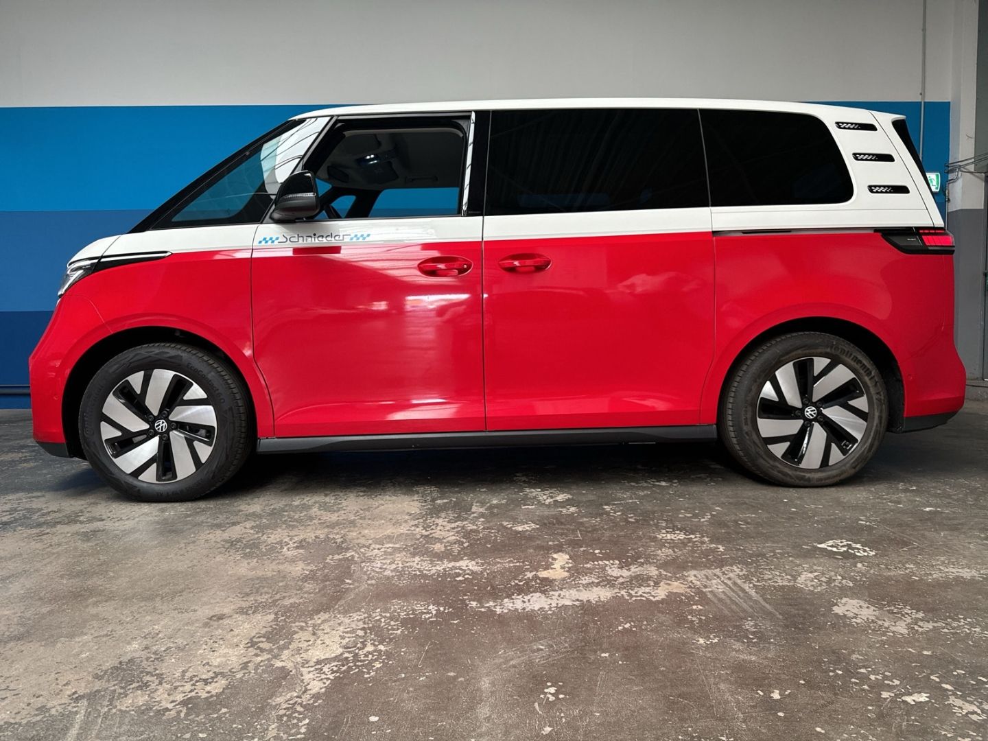 Fahrzeugabbildung Volkswagen ID. Buzz Pro Motor 150 kW 77 kWh Weiß Rot LED