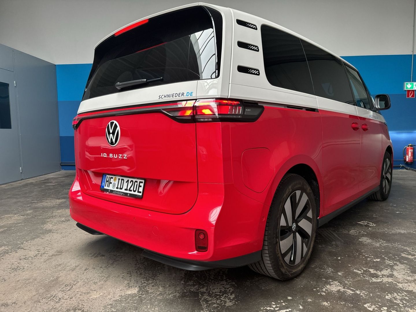 Fahrzeugabbildung Volkswagen ID. Buzz Pro Motor 150 kW 77 kWh Weiß Rot LED
