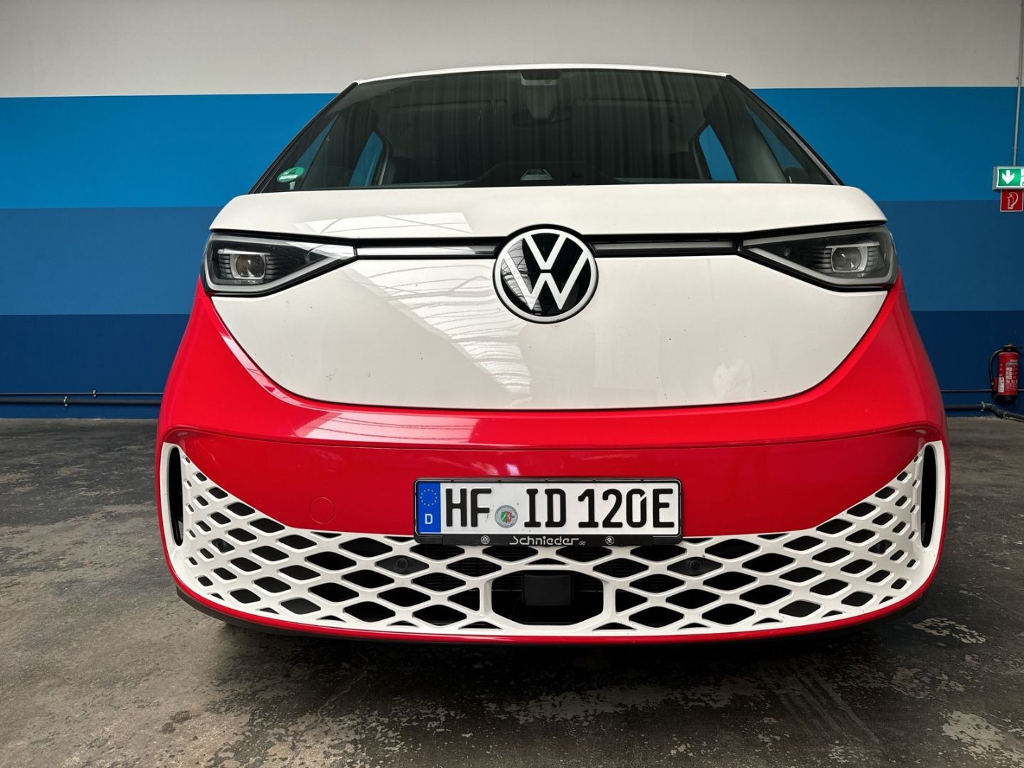 Fahrzeugabbildung Volkswagen ID. Buzz Pro Motor 150 kW 77 kWh Weiß Rot LED