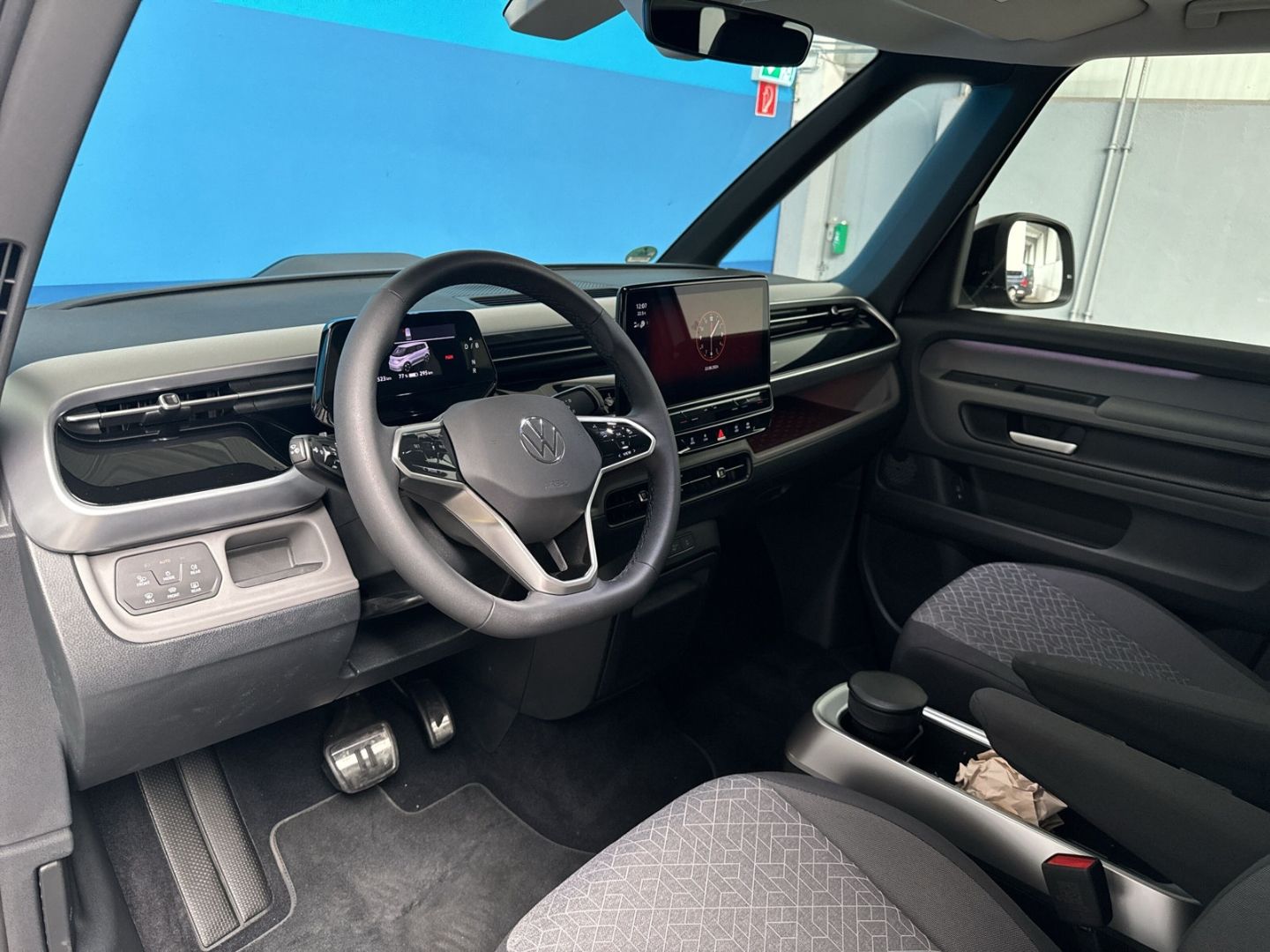 Fahrzeugabbildung Volkswagen ID. Buzz Pro Motor 150 kW 77 kWh Weiß Rot LED
