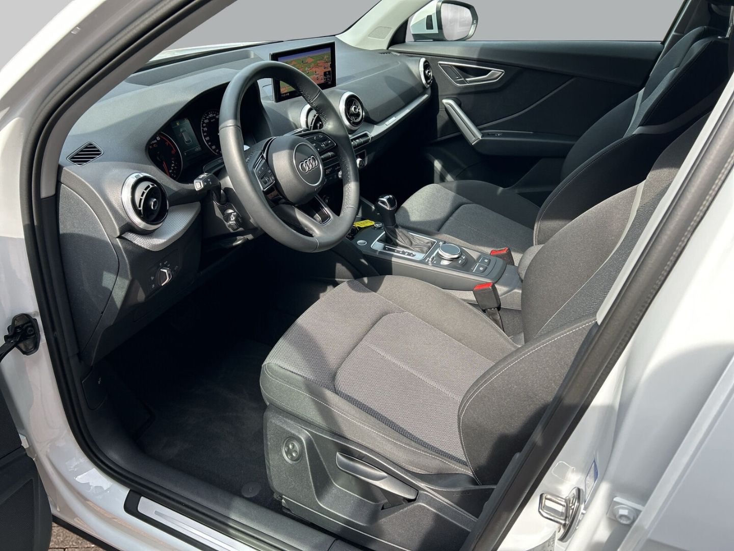 Fahrzeugabbildung Audi Q2 1.5 35 TFSI advanced Navi Soundsystem LED Ble - mit KI generiert/bearbeitet
