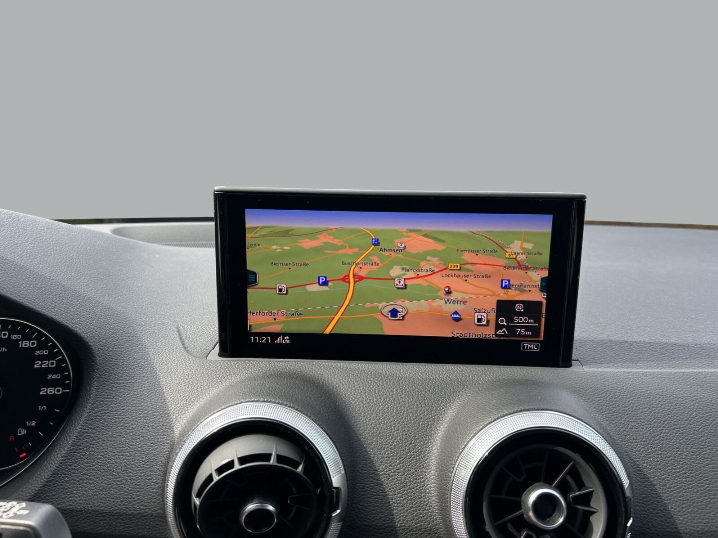 Fahrzeugabbildung Audi Q2 1.5 35 TFSI advanced Navi Soundsystem LED Ble - mit KI generiert/bearbeitet