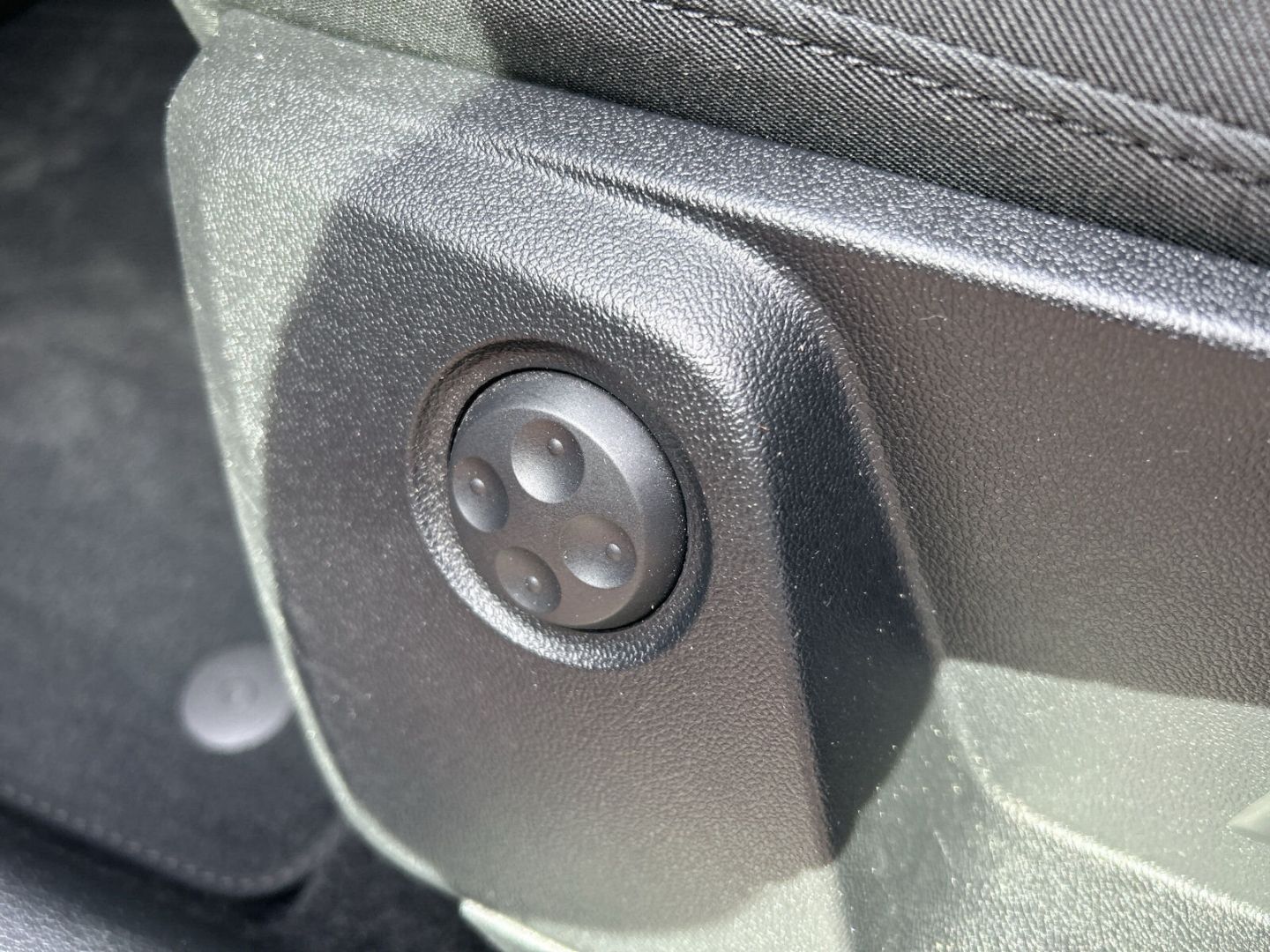 Fahrzeugabbildung Audi Q2 1.5 35 TFSI advanced Navi Soundsystem LED Ble - mit KI generiert/bearbeitet