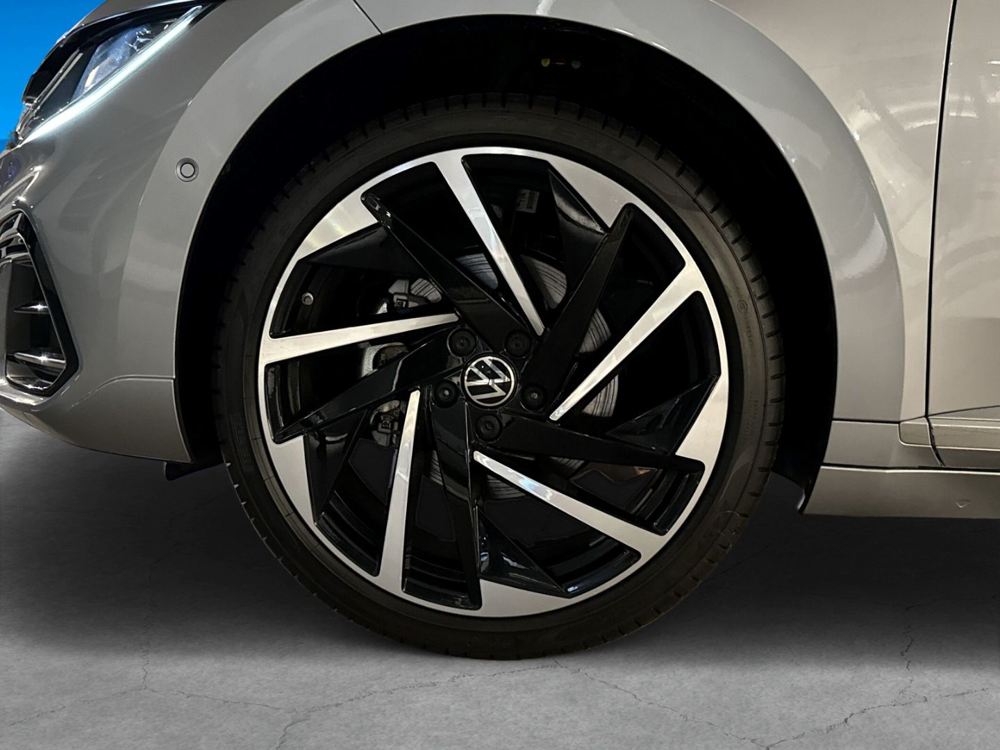 Fahrzeugabbildung Volkswagen Arteon Shooting Brake R-Line 4M IQ.LIGHT AHK LED
