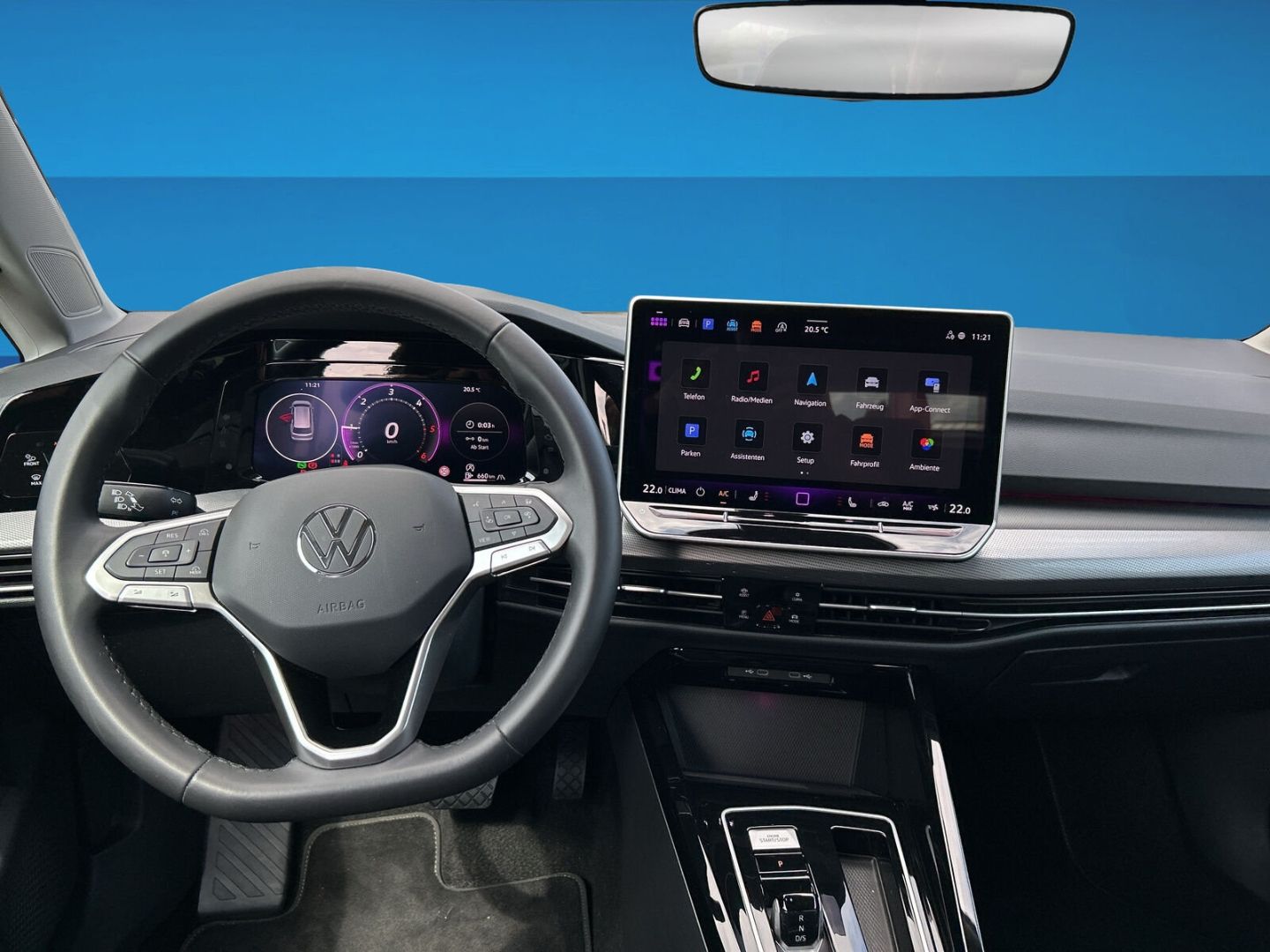 Fahrzeug 14 Fahrzeugabbildung Volkswagen Golf VIII 2.0 TDI 110 kW Style HUD AHK-el. klapp - mit KI generiert/bearbeitet