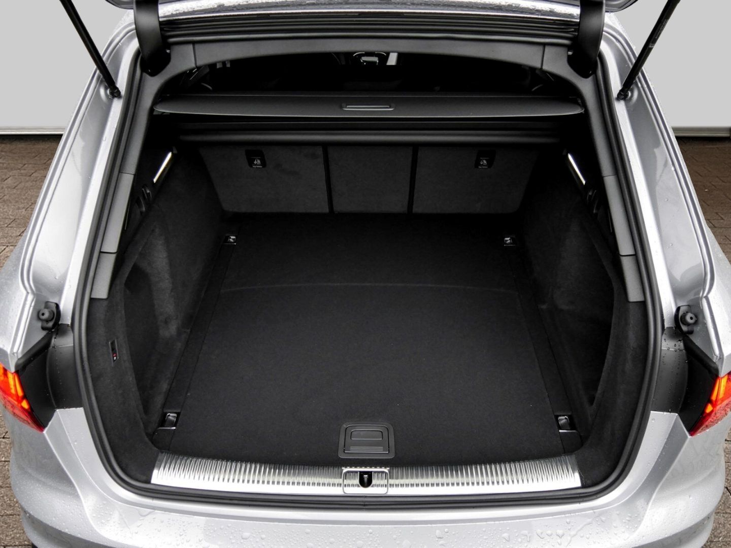 Fahrzeugabbildung Audi A4 AVANT 35 TDI advanced LED,VIRTUAL,AHK,CARPLAY