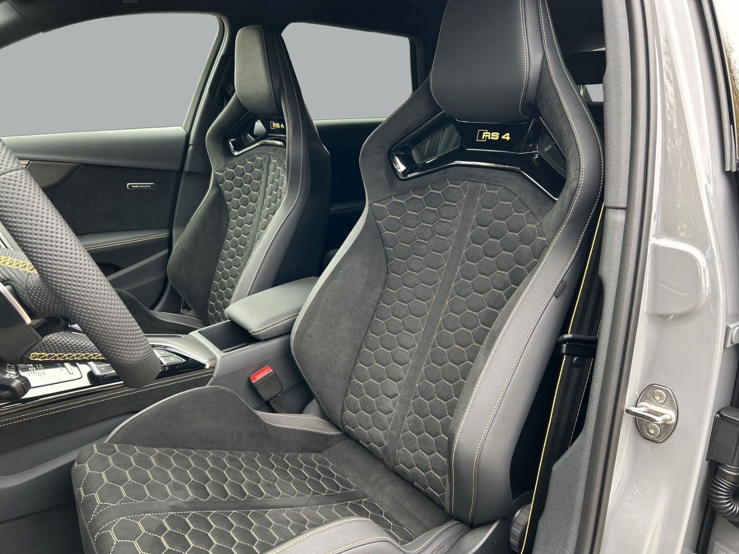 Fahrzeugabbildung Audi RS4 EDITION 25,KERAMIK,MATRIX,HEADUP,SPORTABGAS