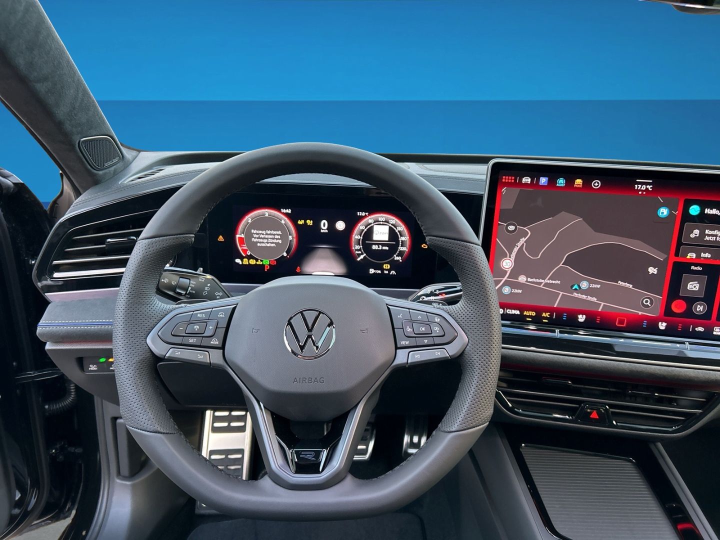 Fahrzeugabbildung Volkswagen Passat R-line 2,0 l TDI SIGNATURE PANO AHK IQ.DR