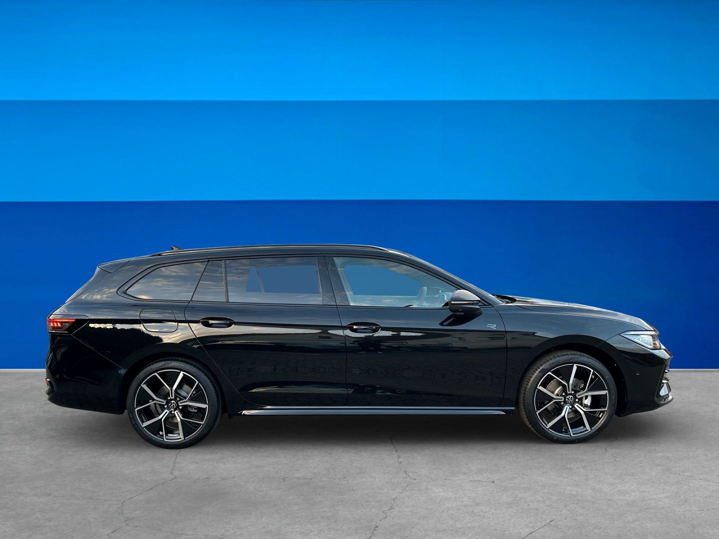 Fahrzeugabbildung Volkswagen Passat R-line 2,0 l TDI SIGNATURE PANO AHK IQ.DR