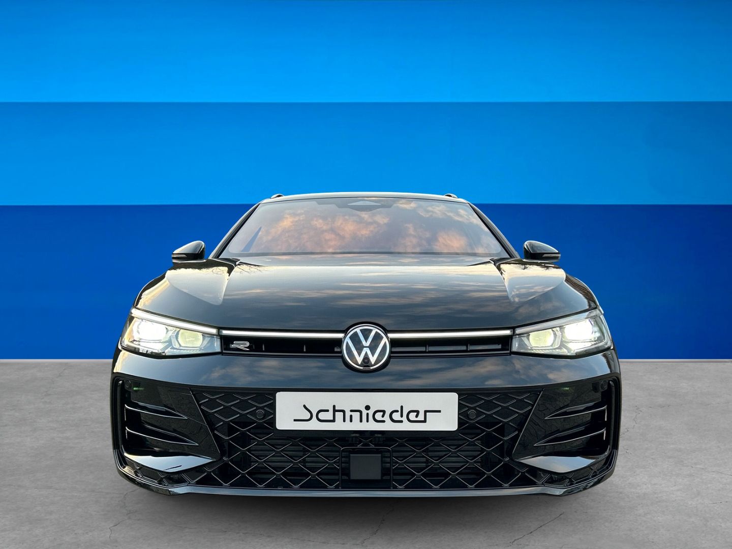 Fahrzeugabbildung Volkswagen Passat R-line 2,0 l TDI SIGNATURE PANO AHK IQ.DR
