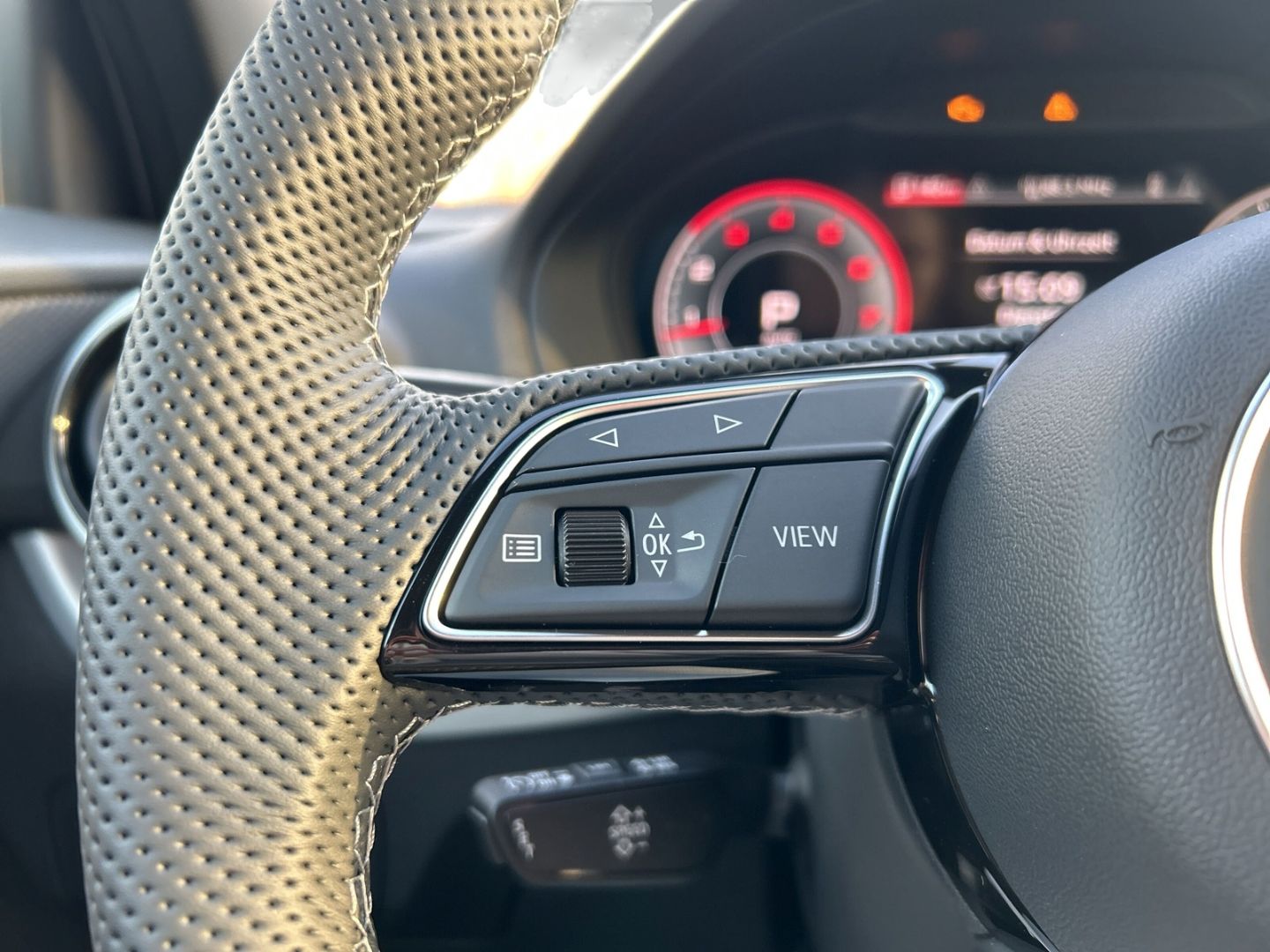 Fahrzeugabbildung Audi Q2 ADVANCED 35TFSI LED,AHK,VIRTUAL,PDC,KAMERA