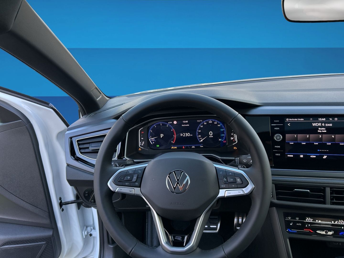 Fahrzeugabbildung Volkswagen Taigo R-Line 1,5 l TSI DSG PANO MATRIX RKAMERA