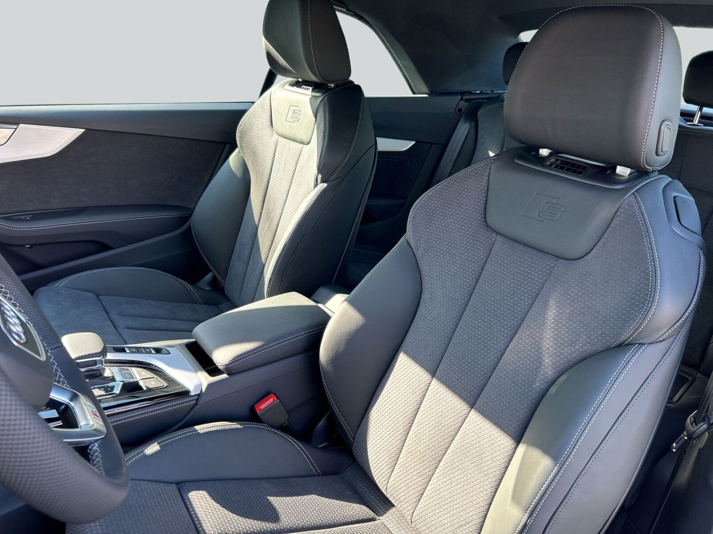 Fahrzeugabbildung Audi A5 CABRIO SLINE 40 TFSI VIRTUAL,AHK,ACC,KAMERA