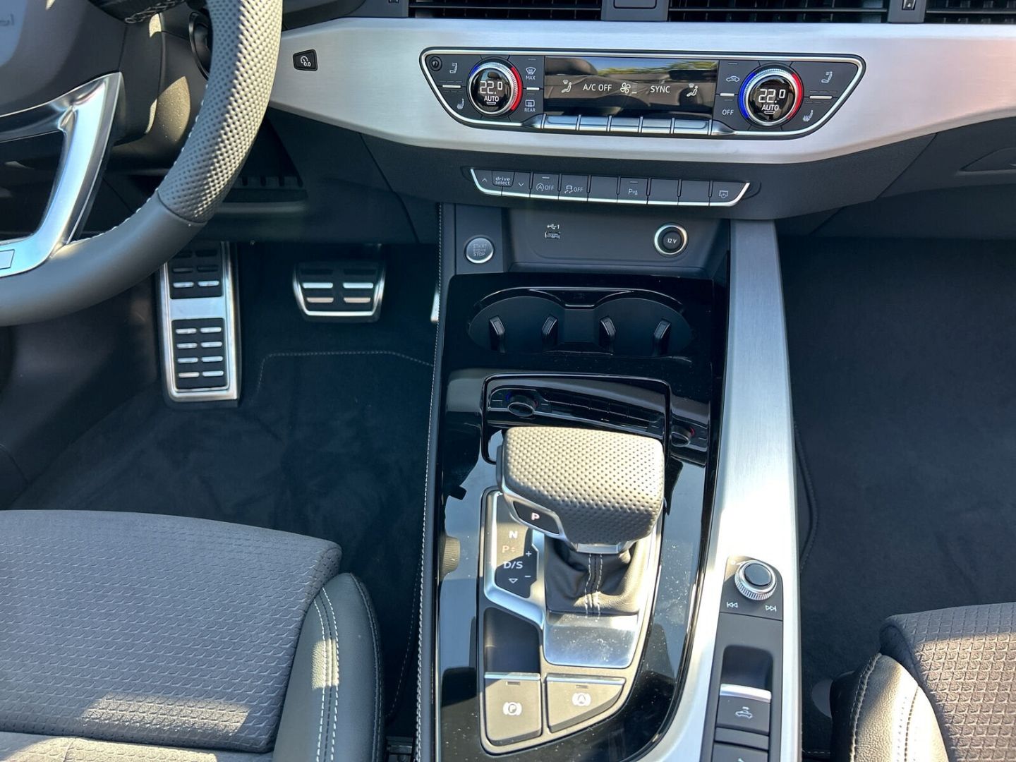 Fahrzeugabbildung Audi A5 CABRIO SLINE 40 TFSI VIRTUAL,AHK,ACC,KAMERA
