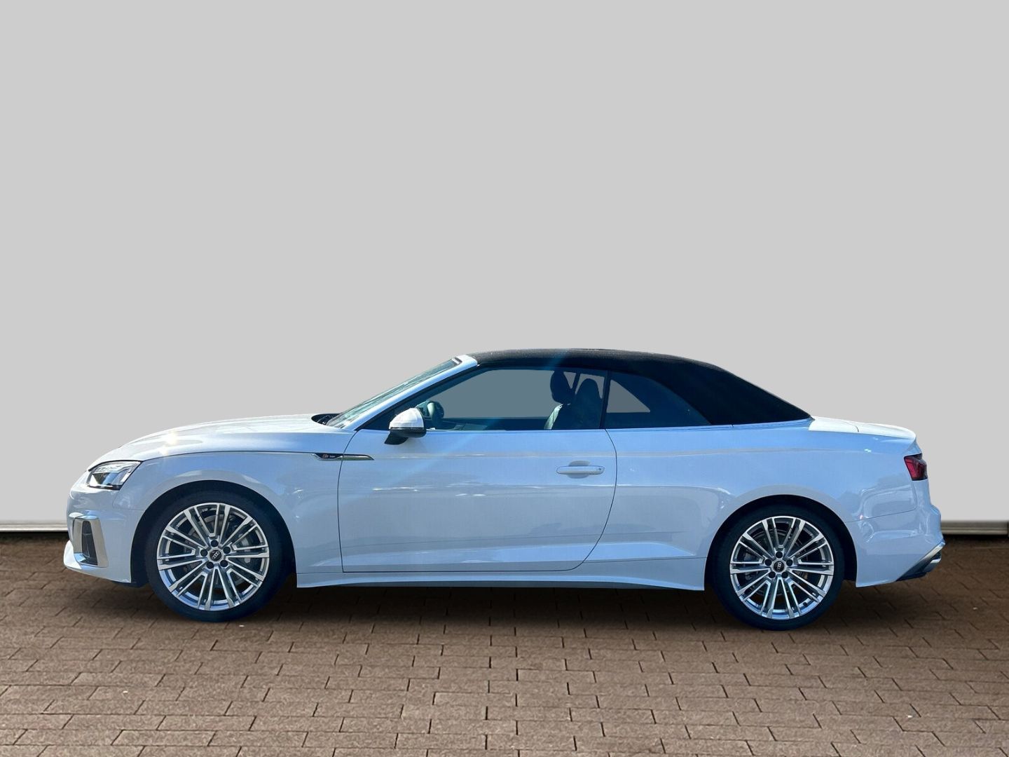 Fahrzeugabbildung Audi A5 CABRIO SLINE 40 TFSI VIRTUAL,AHK,ACC,KAMERA