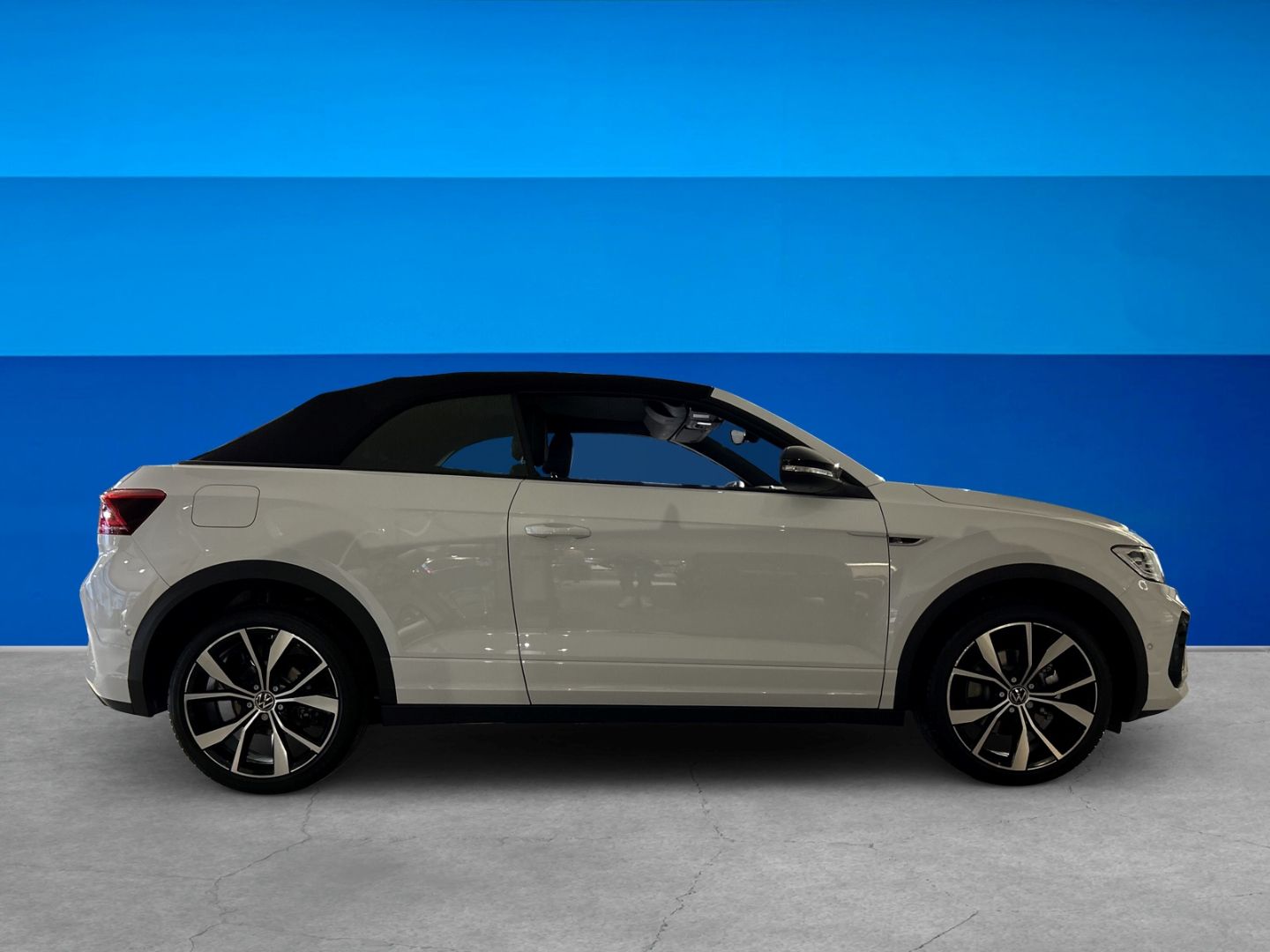 Fahrzeugabbildung Volkswagen T-Roc Cabriolet R-Line 1.5 l TSI BLACK STYLE IQ.