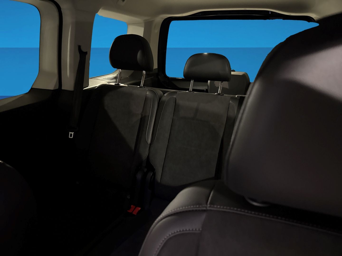 Fahrzeugabbildung Volkswagen Caddy Life Dark Label 5-Sitzer 2,0l TDI 90kW DSG