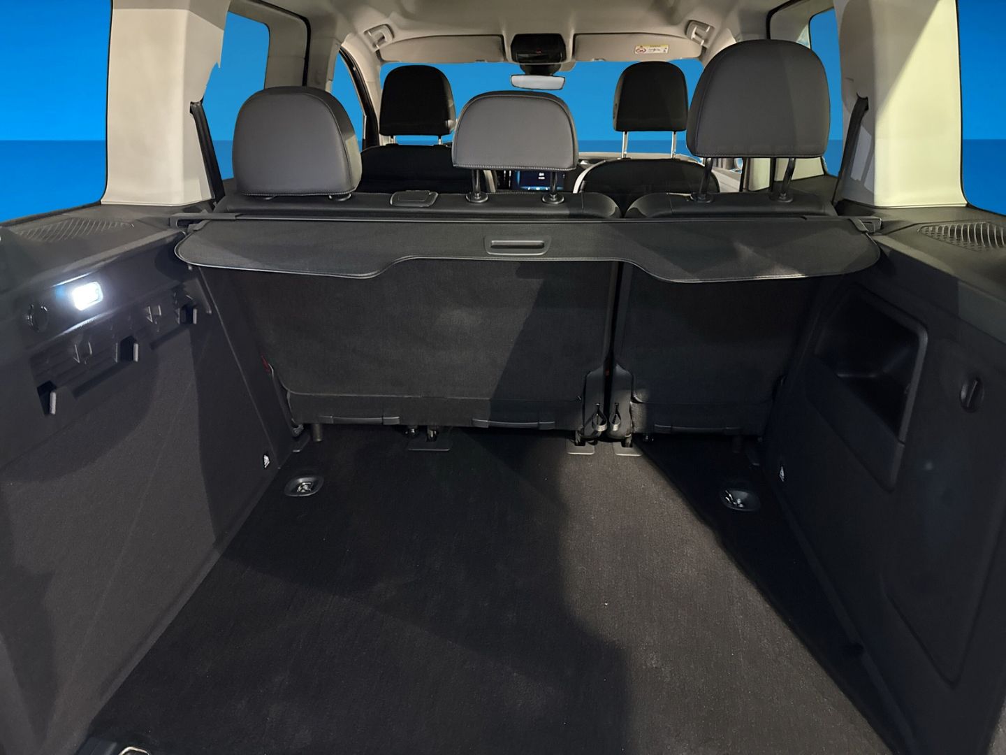 Fahrzeugabbildung Volkswagen Caddy Life Dark Label 5-Sitzer 2,0l TDI 90kW DSG