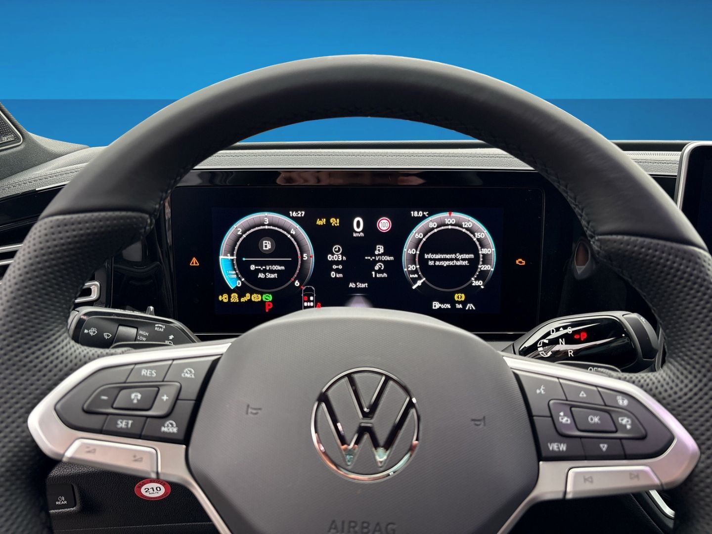 Fahrzeugabbildung Volkswagen Tiguan R-Line 2,0l TDI AHK HARMAN KARDON IQ.DRIV - mit KI generiert/bearbeitet