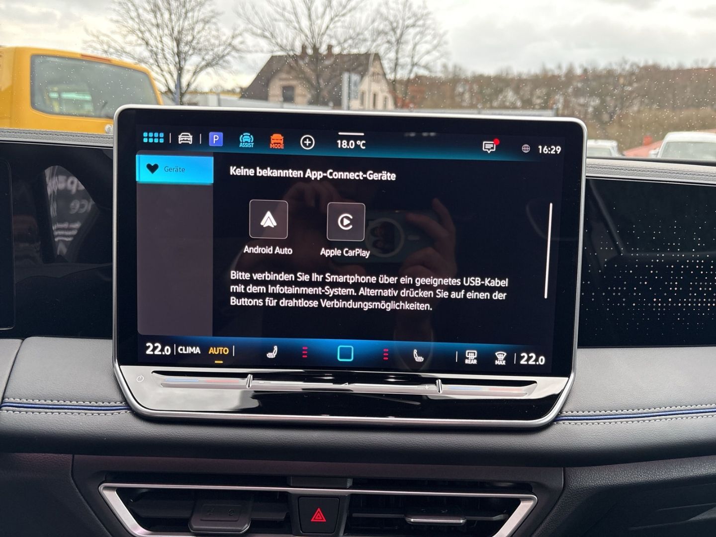 Fahrzeugabbildung Volkswagen Tiguan R-Line 2,0l TDI AHK HARMAN KARDON IQ.DRIV - mit KI generiert/bearbeitet