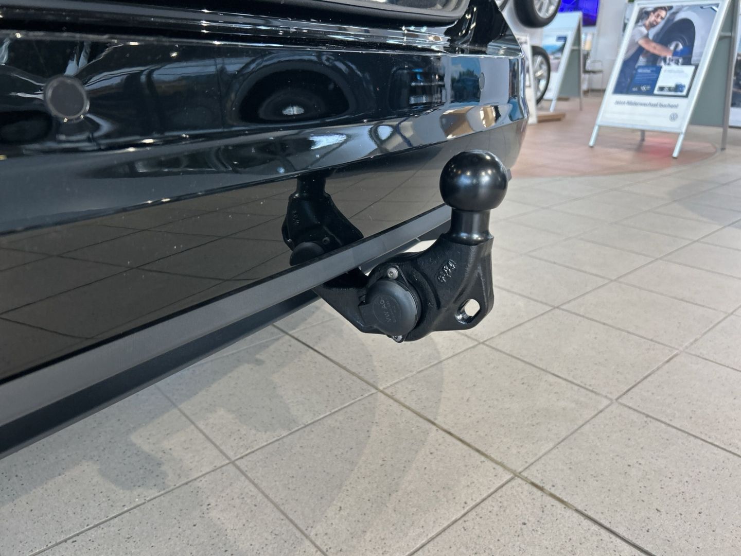 Fahrzeug 14 Fahrzeugabbildung Volkswagen Touran ENERGY 2.0 TDI 7 SITZE IQ.LIGHT AHK REAR - mit KI generiert/bearbeitet