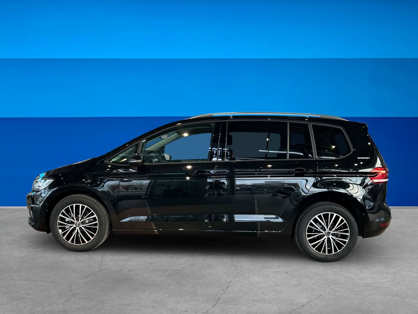Fahrzeug 3 Fahrzeugabbildung Volkswagen Touran ENERGY 2.0 TDI 7 SITZE IQ.LIGHT AHK REAR - mit KI generiert/bearbeitet