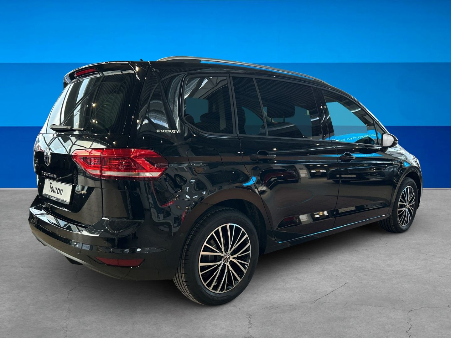 Fahrzeug 5 Fahrzeugabbildung Volkswagen Touran ENERGY 2.0 TDI 7 SITZE IQ.LIGHT AHK REAR - mit KI generiert/bearbeitet
